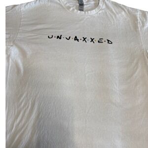 Gildan Unvaxxed Friends Parody Graphic T-Shirt White Large Mens Heavy Cotton